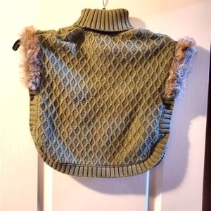 Aspen Kids Sweater Poncho with fur trim Size 3T